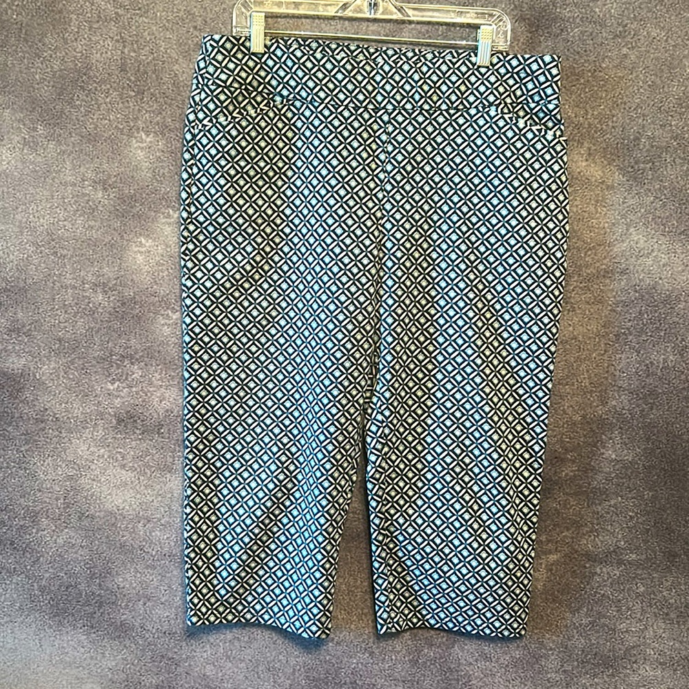 Geometric Patterned Capri Pants